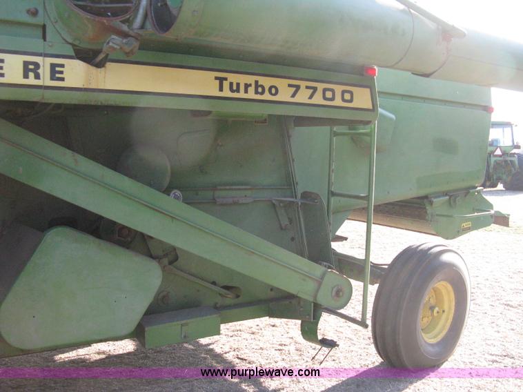 image for item 8075 John Deere 7700 combine