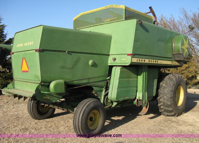 image for item 8075 John Deere 7700 combine