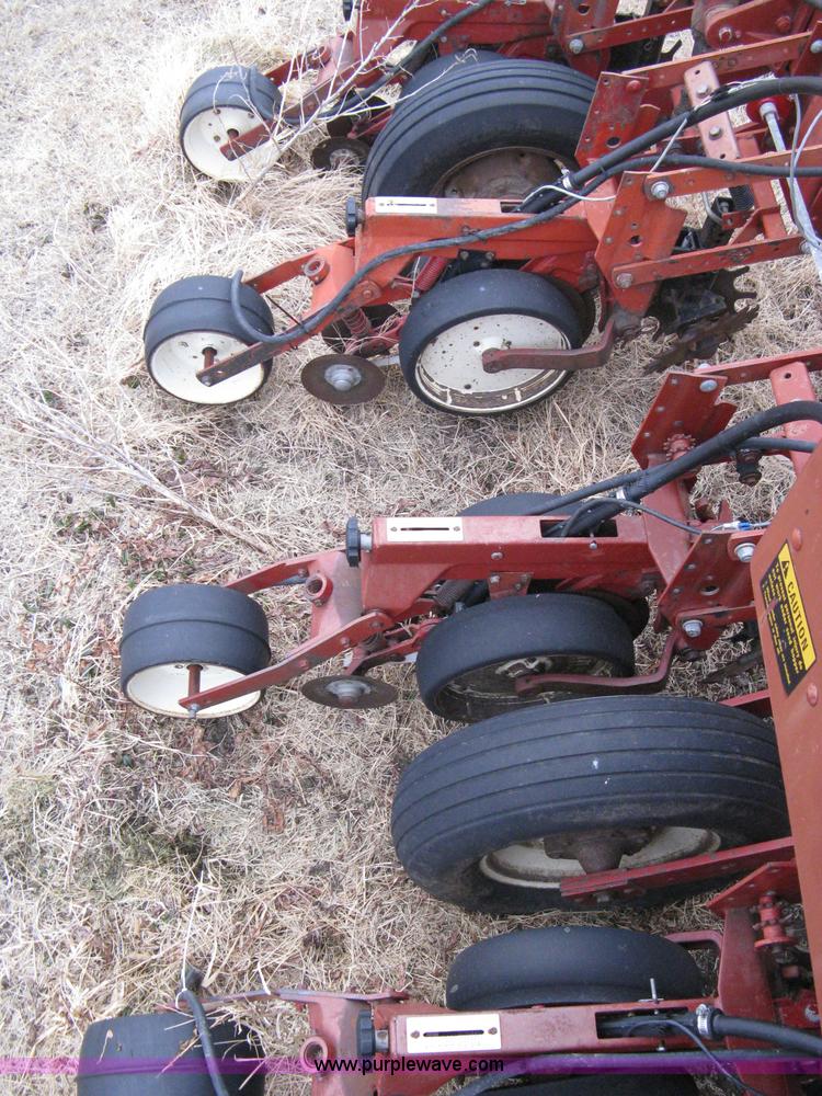 image for item 8235 International 800 Cyclo Air planter