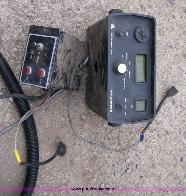 image for item 8235 International 800 Cyclo Air planter