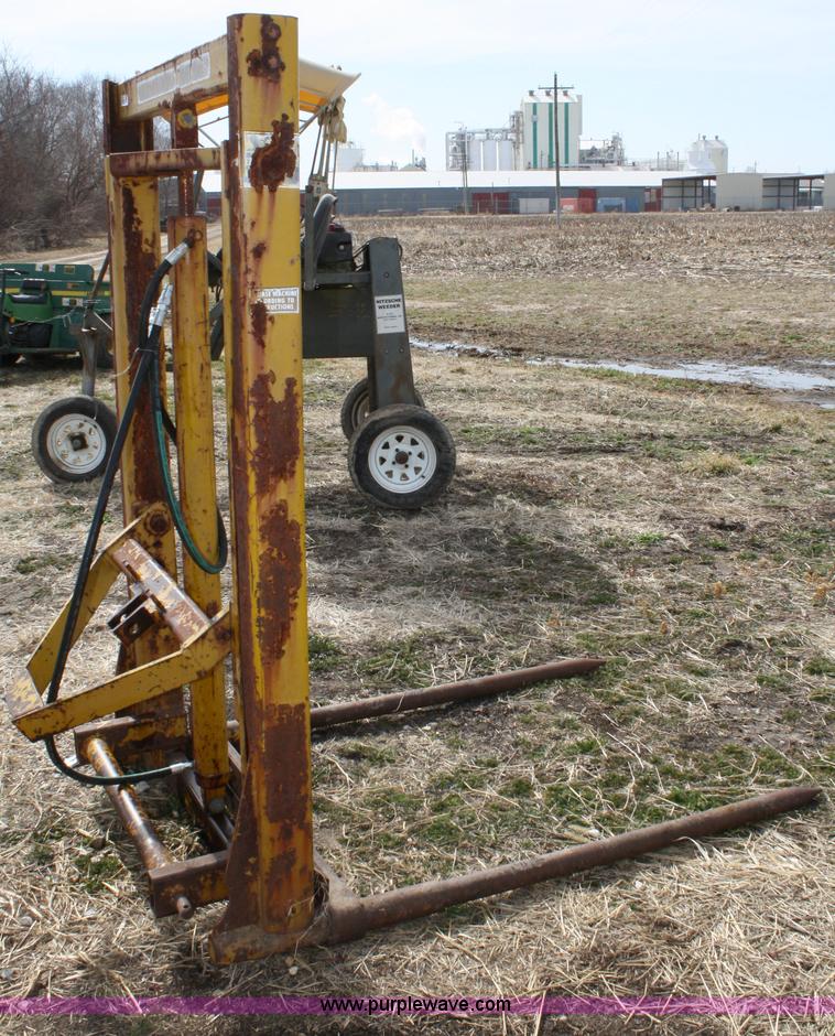 image for item 9956 Vermeer high lift carrier