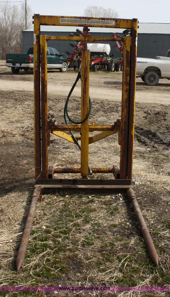 image for item 9956 Vermeer high lift carrier