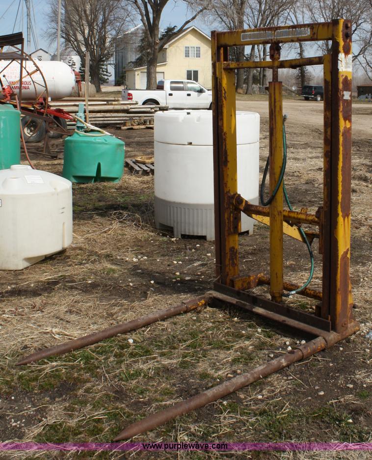 image for item 9956 Vermeer high lift carrier