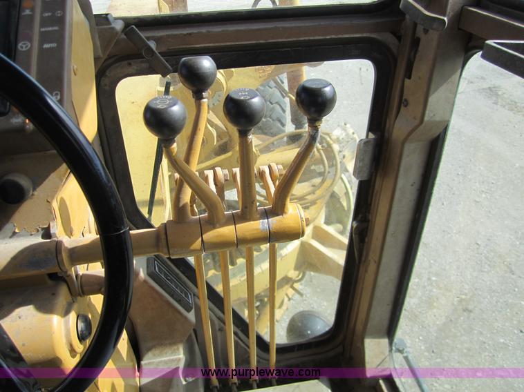 image for item 3221 1994 Caterpillar 140G motor grader