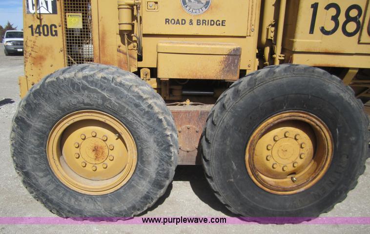 image for item 3221 1994 Caterpillar 140G motor grader