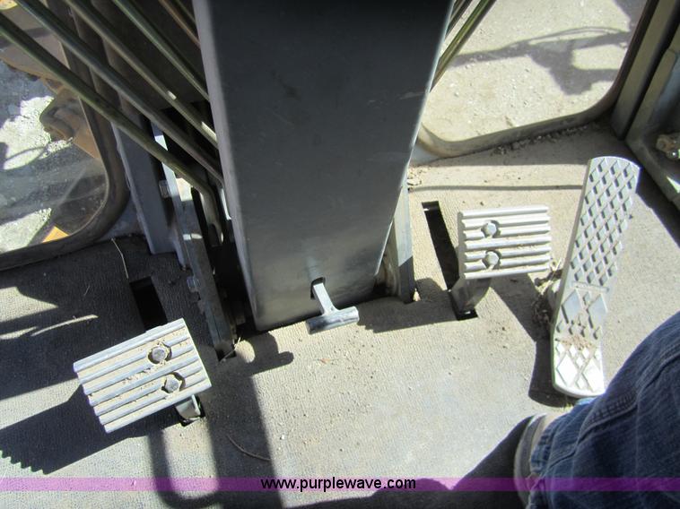 image for item 3222 1997 Champion 720AVHP motor grader