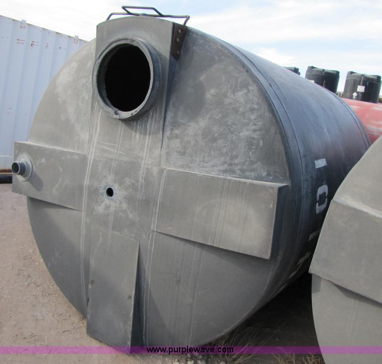 image for item 3530 Approximately 4,100 gallon poly tank