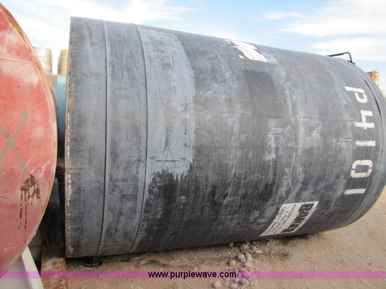image for item 3530 Approximately 4,100 gallon poly tank