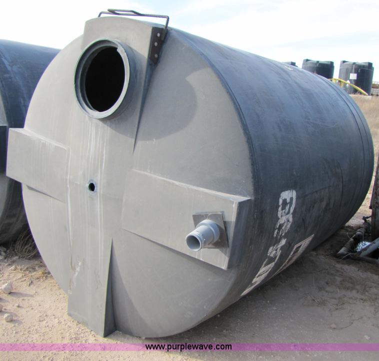 image for item 3531 Approximately 4,100 gallon poly tank