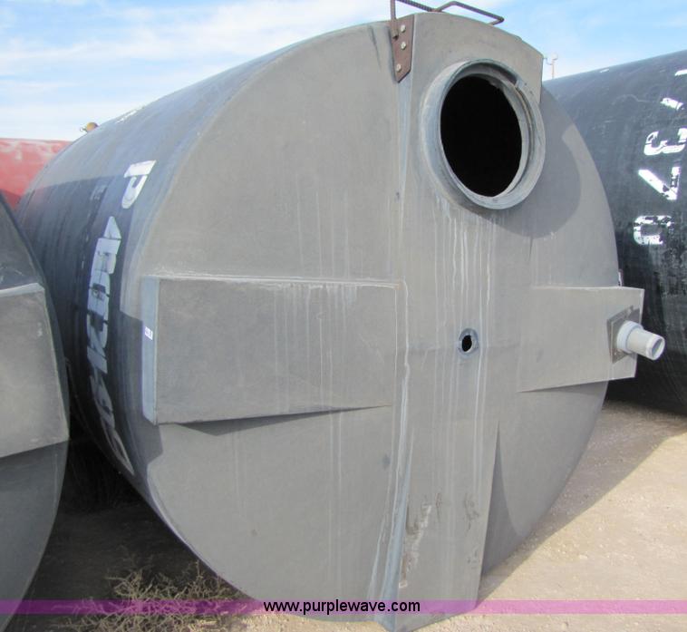 image for item 3531 Approximately 4,100 gallon poly tank
