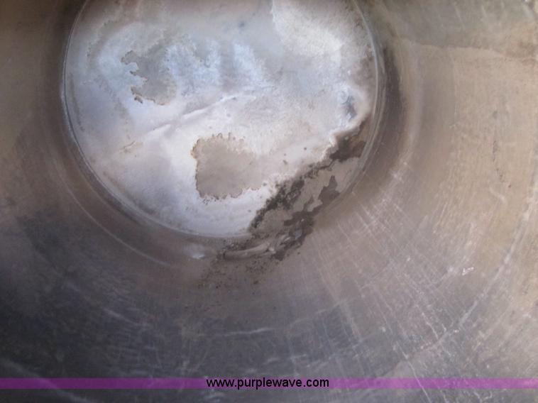 image for item 3531 Approximately 4,100 gallon poly tank