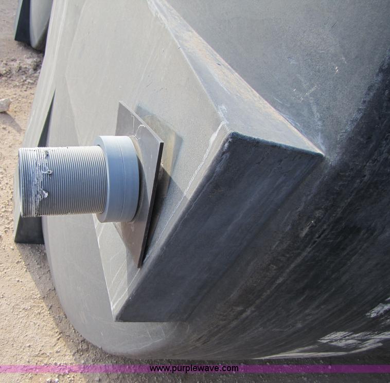 image for item 3531 Approximately 4,100 gallon poly tank