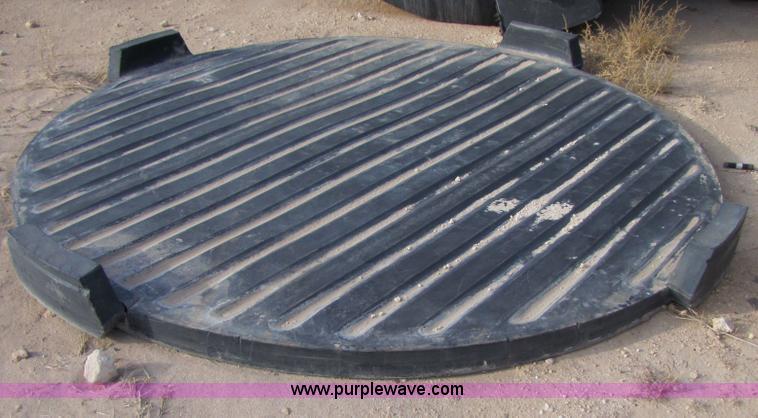 image for item 3532 Approximately 7,000 gallon poly tank with base