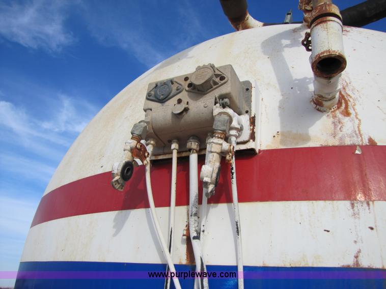 image for item 3533 1981 Tradeway 150 barrel vacuum trailer