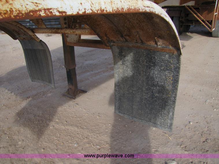 image for item 3533 1981 Tradeway 150 barrel vacuum trailer