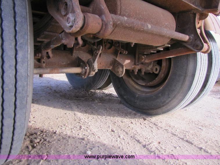 image for item 3533 1981 Tradeway 150 barrel vacuum trailer