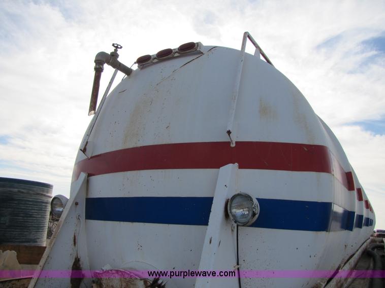 image for item 3533 1981 Tradeway 150 barrel vacuum trailer