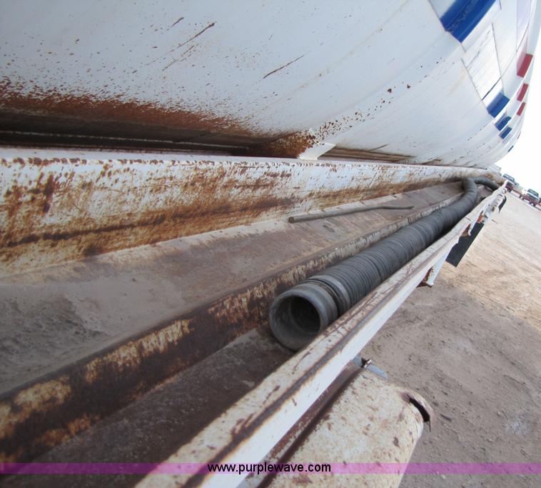 image for item 3533 1981 Tradeway 150 barrel vacuum trailer