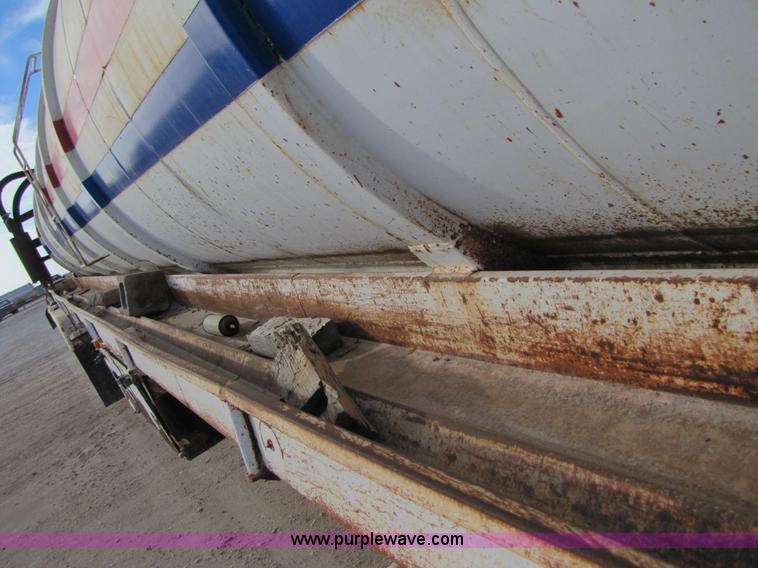 image for item 3533 1981 Tradeway 150 barrel vacuum trailer