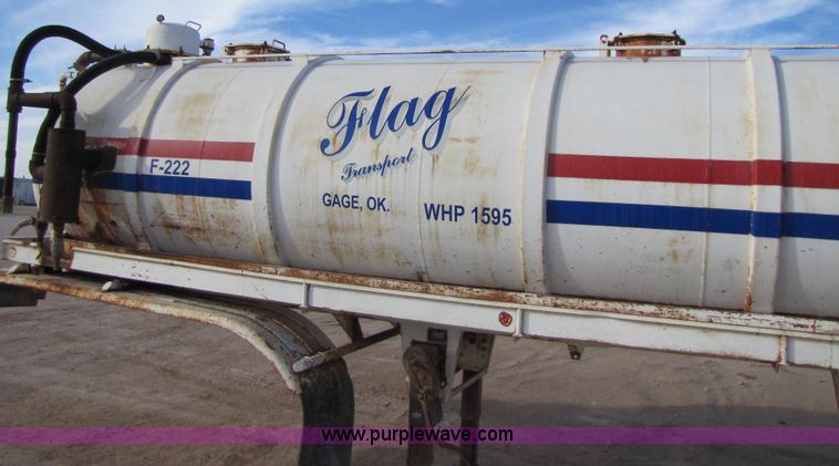 image for item 3533 1981 Tradeway 150 barrel vacuum trailer