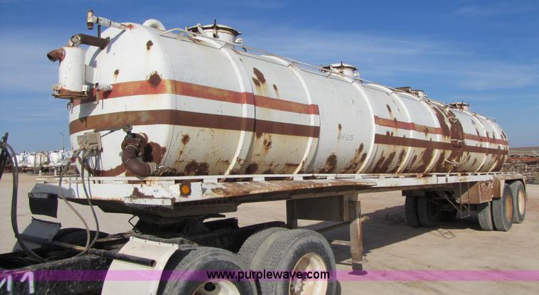 image for item 3534 1981 M.d. 150 barrel vacuum trailer