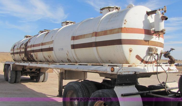 image for item 3534 1981 M.d. 150 barrel vacuum trailer