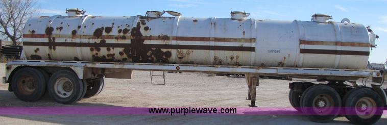 image for item 3534 1981 M.d. 150 barrel vacuum trailer