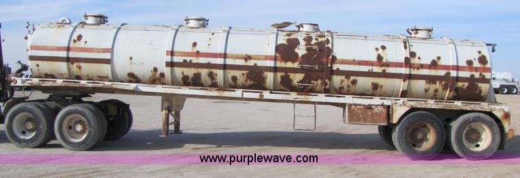 image for item 3534 1981 M.d. 150 barrel vacuum trailer