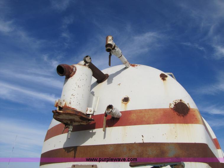 image for item 3534 1981 M.d. 150 barrel vacuum trailer