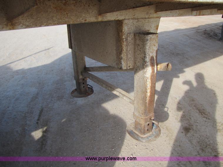 image for item 3534 1981 M.d. 150 barrel vacuum trailer