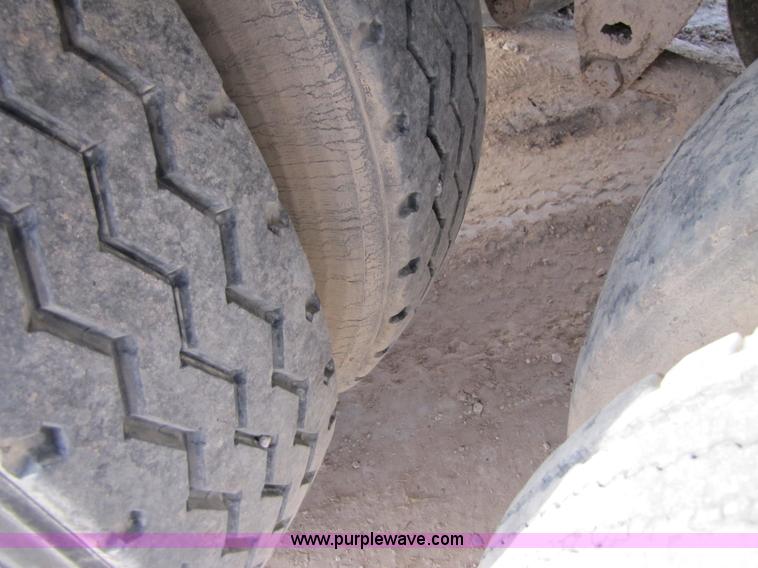 image for item 3534 1981 M.d. 150 barrel vacuum trailer