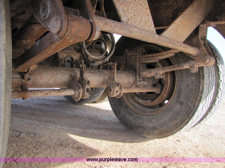 image for item 3534 1981 M.d. 150 barrel vacuum trailer