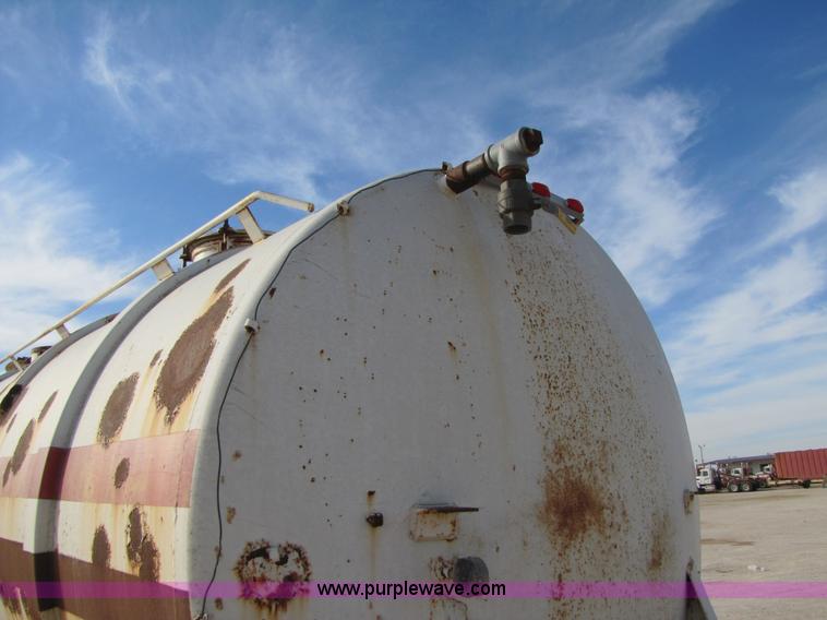 image for item 3534 1981 M.d. 150 barrel vacuum trailer