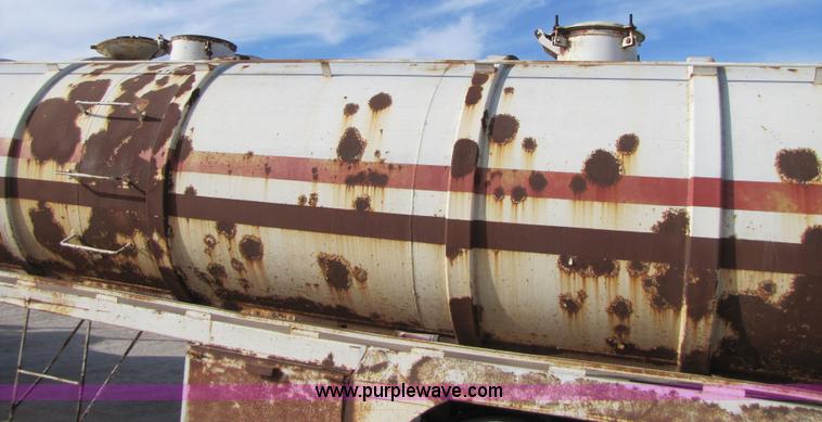 image for item 3534 1981 M.d. 150 barrel vacuum trailer