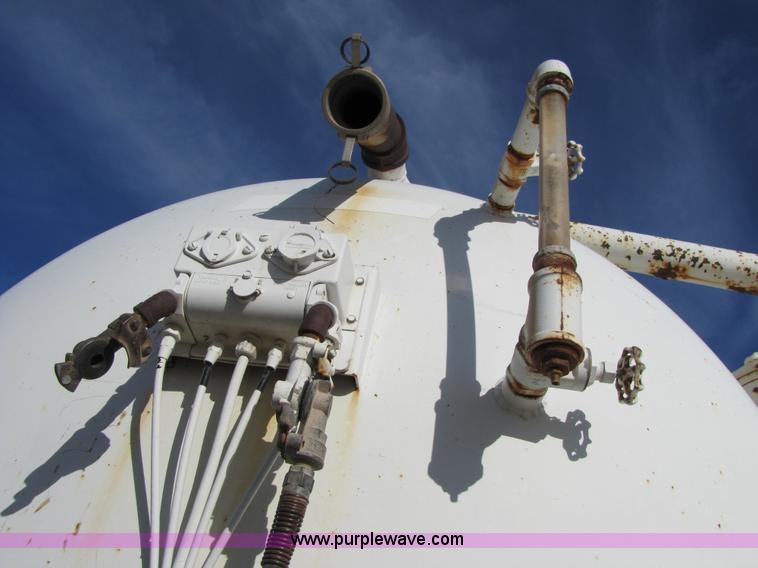 image for item 3536 1981 M.d. 150 barrel vacuum trailer