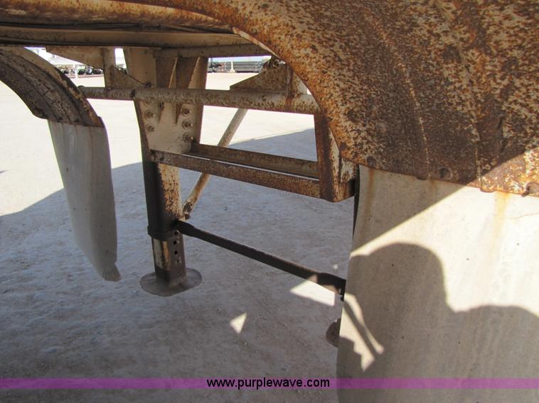 image for item 3536 1981 M.d. 150 barrel vacuum trailer