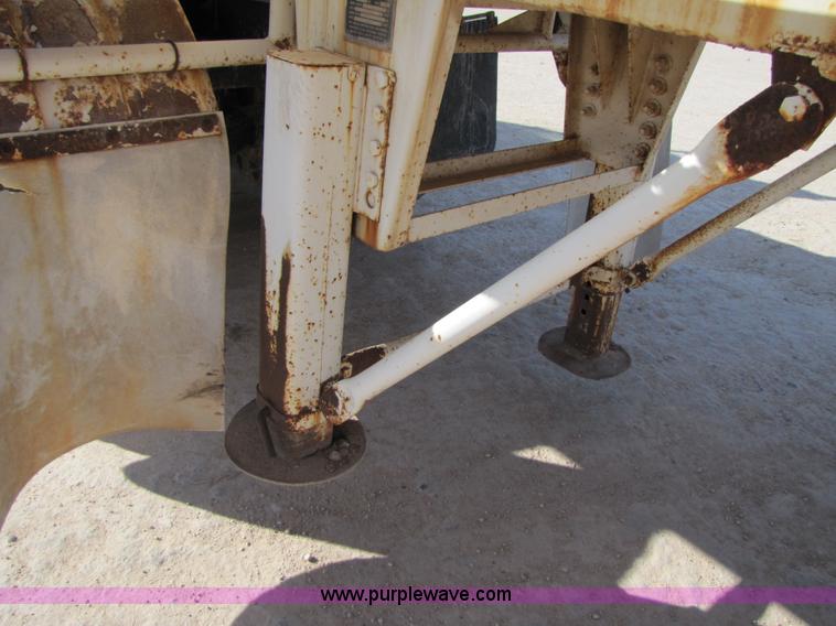 image for item 3536 1981 M.d. 150 barrel vacuum trailer