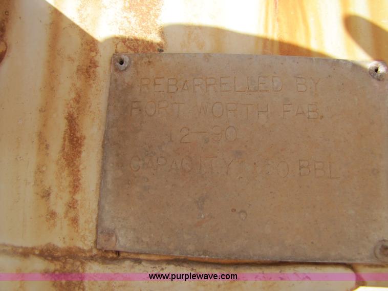 image for item 3536 1981 M.d. 150 barrel vacuum trailer