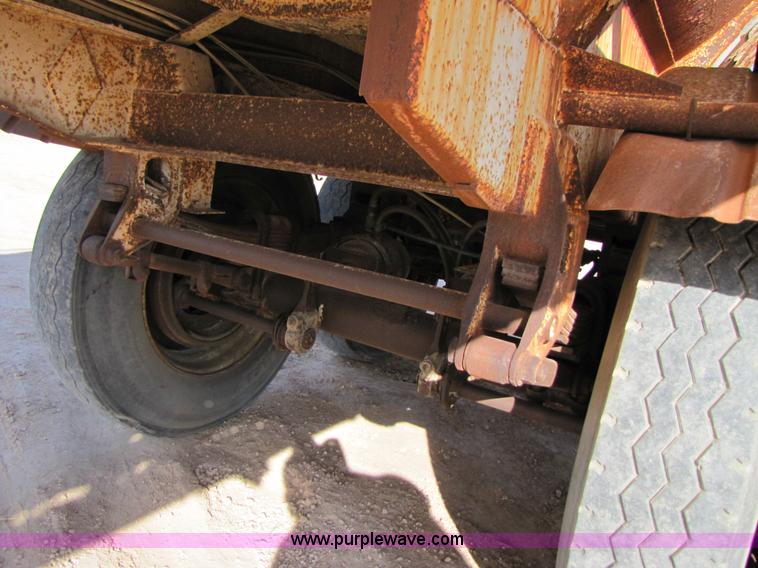 image for item 3536 1981 M.d. 150 barrel vacuum trailer