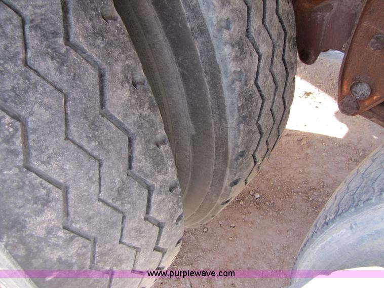 image for item 3536 1981 M.d. 150 barrel vacuum trailer