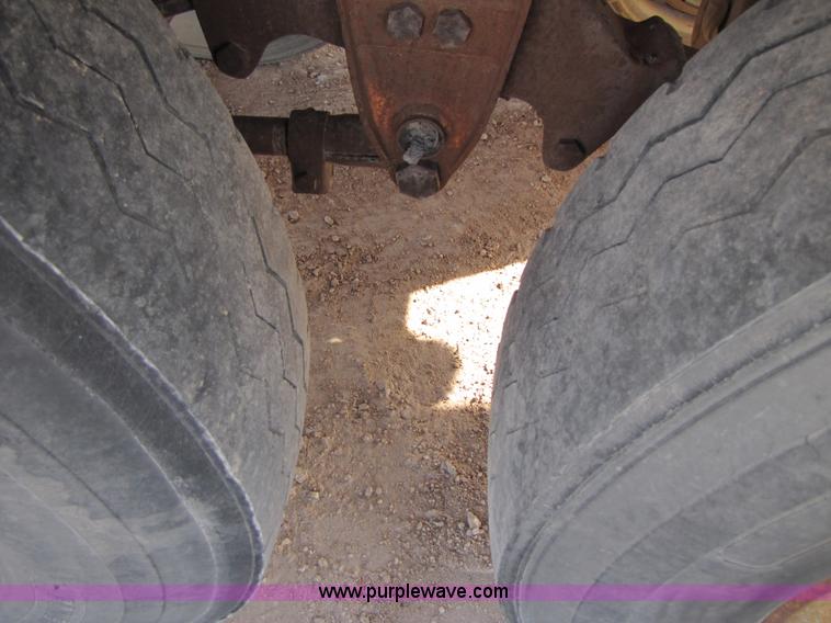 image for item 3536 1981 M.d. 150 barrel vacuum trailer