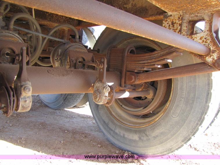 image for item 3536 1981 M.d. 150 barrel vacuum trailer