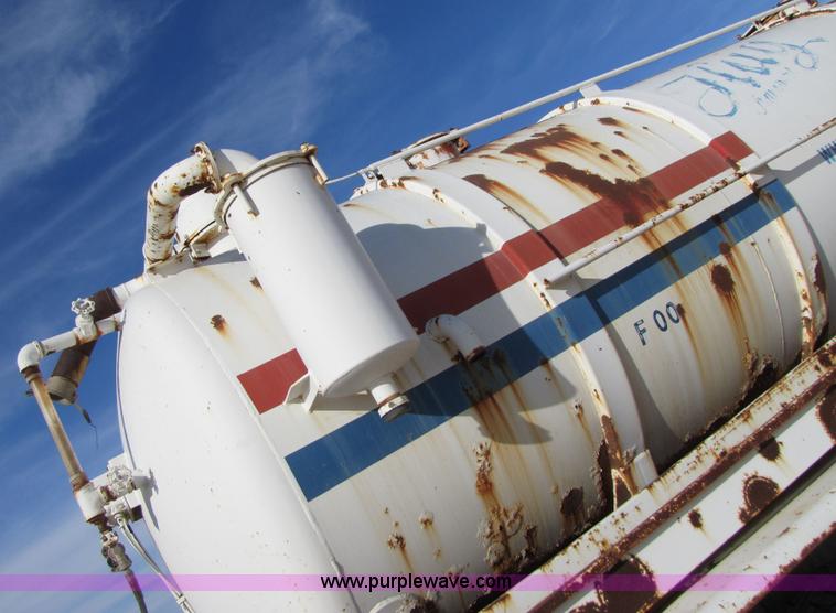 image for item 3536 1981 M.d. 150 barrel vacuum trailer