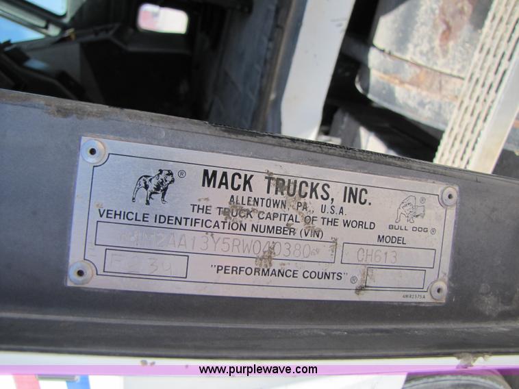 image for item 3537 1991 Mack CH613 semi truck