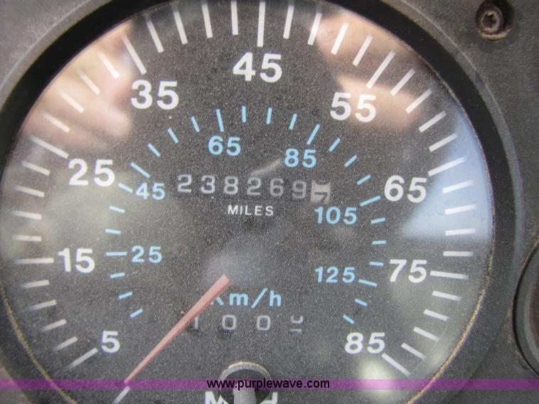 image for item 3537 1991 Mack CH613 semi truck