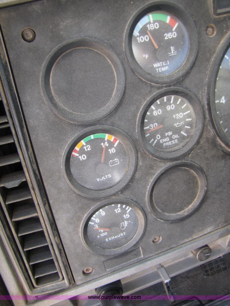 image for item 3537 1991 Mack CH613 semi truck