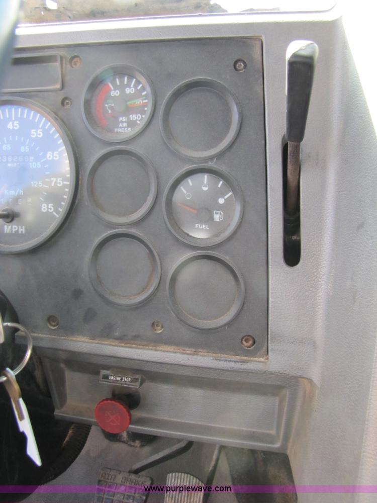 image for item 3537 1991 Mack CH613 semi truck