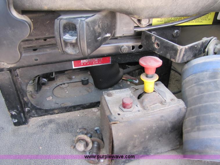 image for item 3537 1991 Mack CH613 semi truck