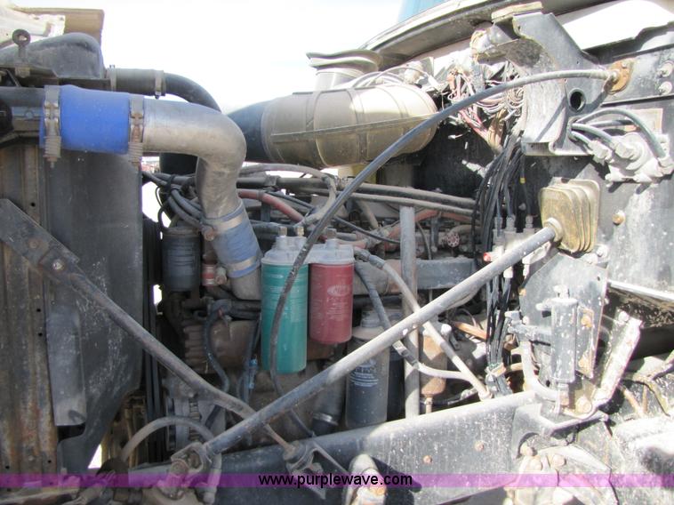 image for item 3537 1991 Mack CH613 semi truck