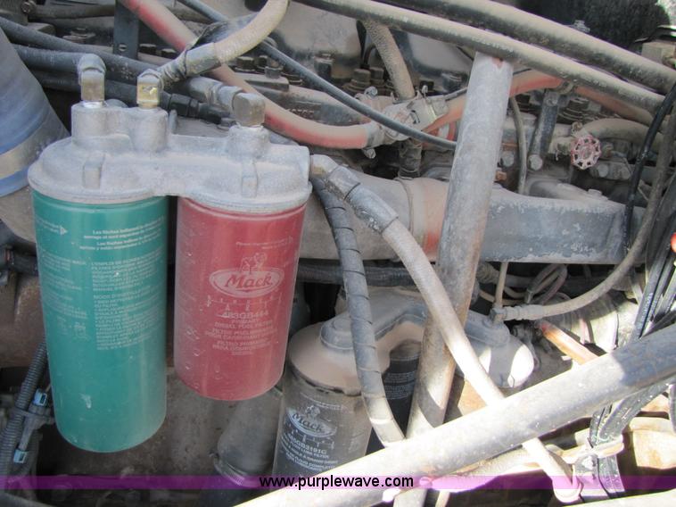 image for item 3537 1991 Mack CH613 semi truck